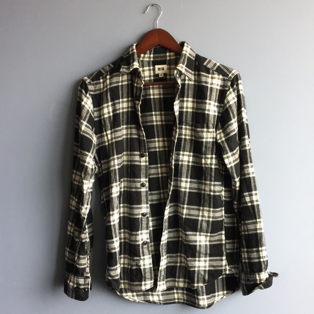XS Uniqlo black and white flannel